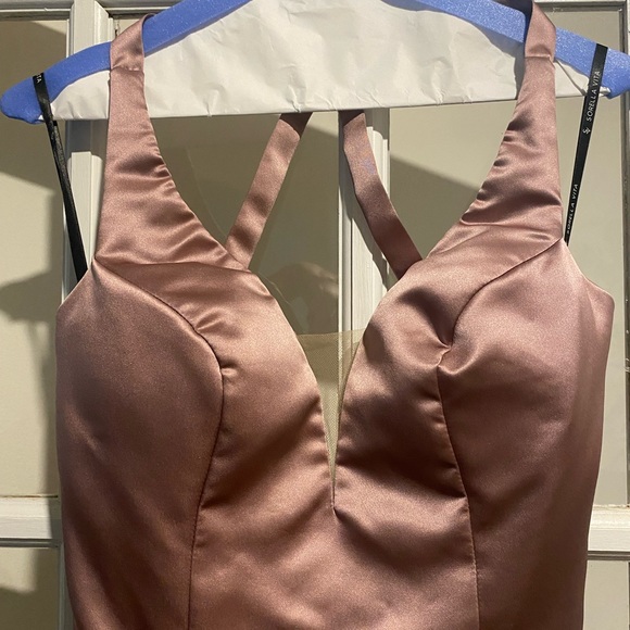 Built in bra support. Open cross cross back. Plum colour. Sorella Vita designer. - Picture 4 of 7